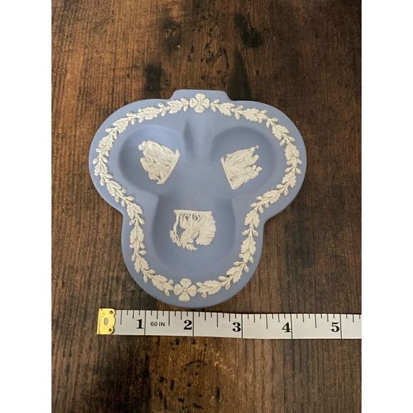 WEDGWOOD JASPERWARE PALE BLUE LIDDED COVERED TRINKET BOX / RING PLATE Set of 2 - Picture 7 of 11